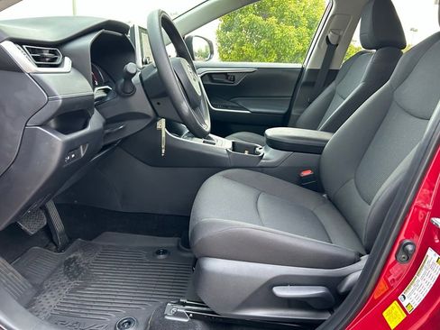 Used 2025 Toyota RAV4 LE AWD/4WD image 12