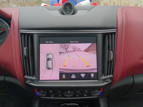 Used 2023 Maserati Levante GT image 19