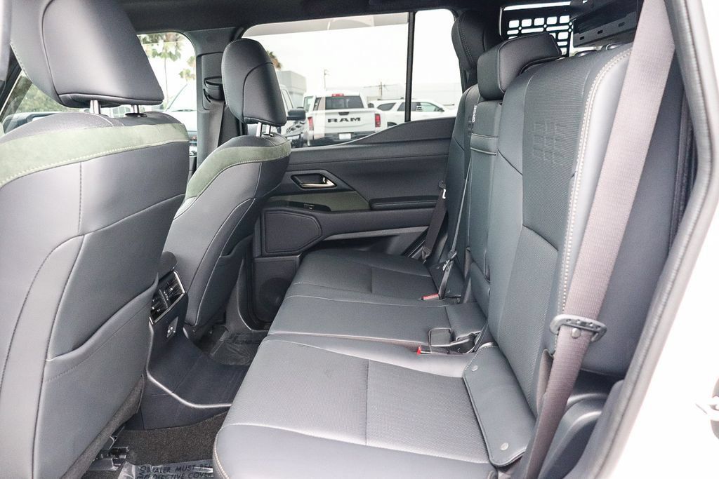 Used 2025 Lexus GX 550 AWD/4WD image 23