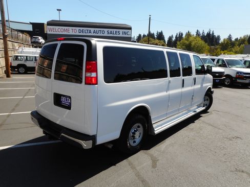 Used 2017 Chevrolet Express 3500 LT w/ LT Preferred Equipment Group RWD image 11