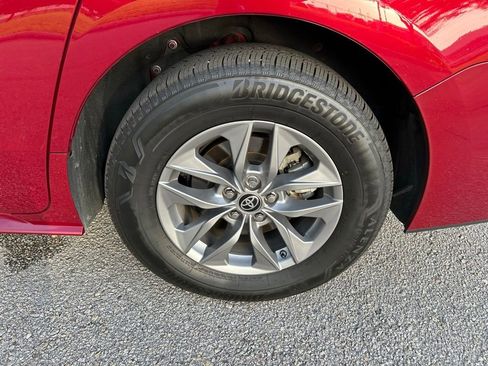 Used 2022 Toyota Sienna XLE w/ XLE Plus Package FWD image 10