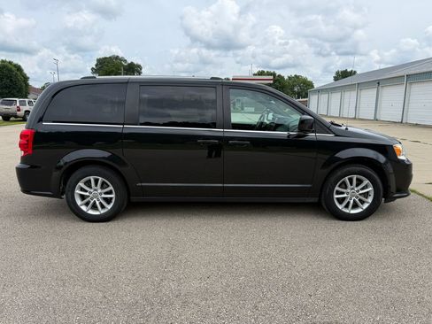 Used 2020 Dodge Grand Caravan SXT FWD image 4