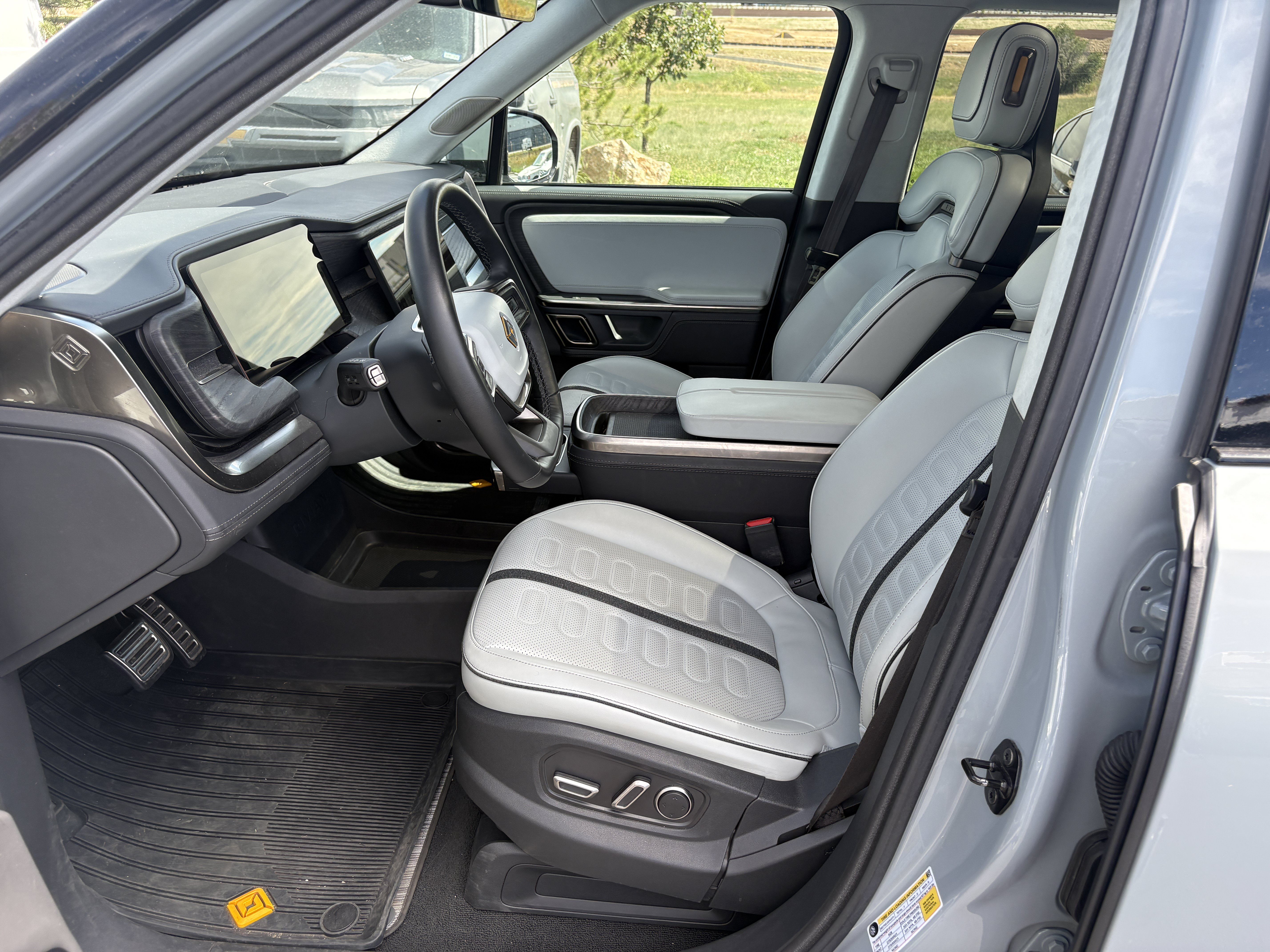 Used 2024 Rivian R1S Adventure Dual AWD/4WD image 6