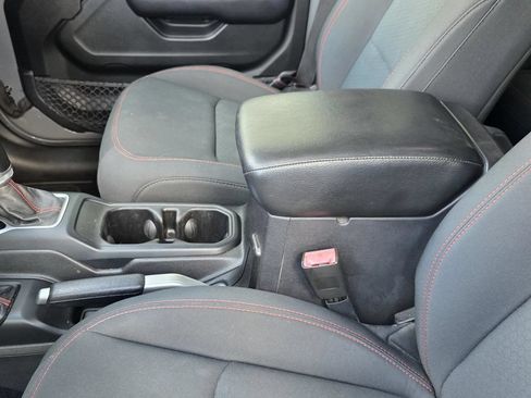 Used 2018 Jeep Wrangler Unlimited Rubicon AWD/4WD image 7