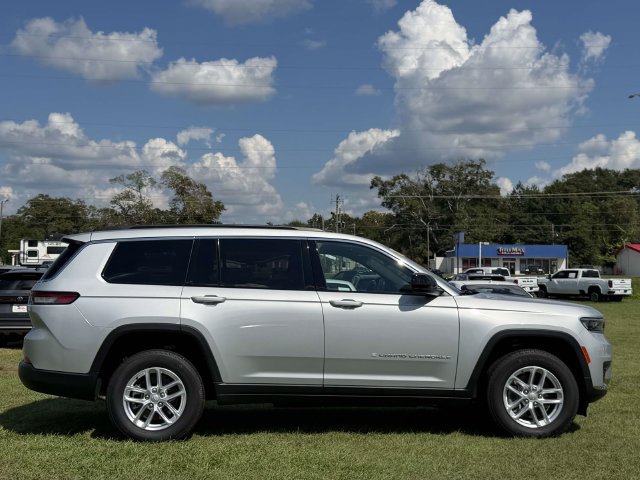 Used 2025 Jeep Grand Cherokee L Laredo w/ Luxury Tech Group I RWD image 5