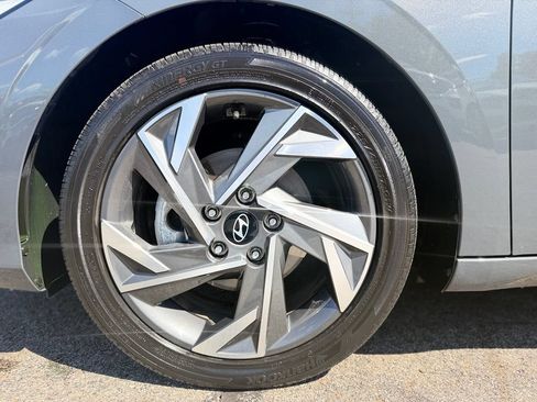 Used 2024 Hyundai Elantra Limited FWD image 3