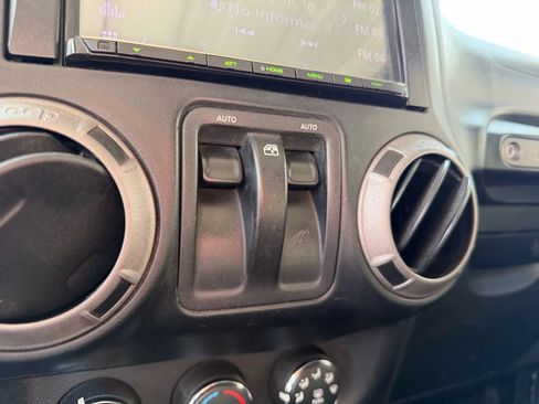 Used 2012 Jeep Wrangler Sport AWD/4WD image 13