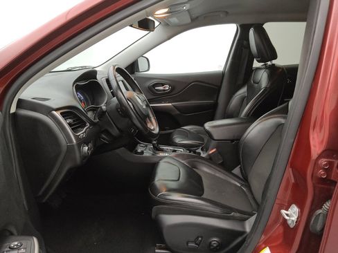 Used 2019 Jeep Cherokee Latitude Plus w/ Cold Weather Group AWD/4WD image 17
