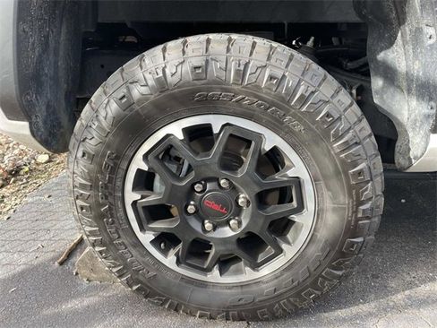 Used 2025 Toyota Tacoma TRD Off-Road image 7