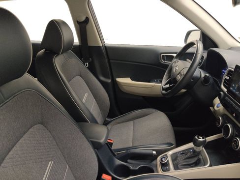 Used 2021 Hyundai Venue FWD image 21
