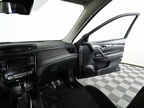 Used 2020 Nissan Rogue SV image 20