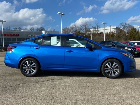 Used 2023 Nissan Versa SV image 4