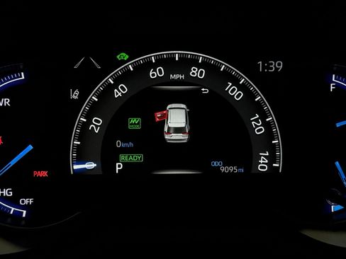 Used 2021 Toyota RAV4 SE image 10