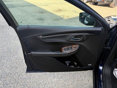 Used 2015 Chevrolet Impala LT FWD image 14