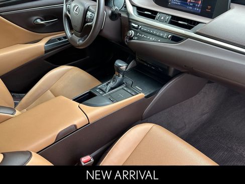 Certified 2021 Lexus ES 300h image 18