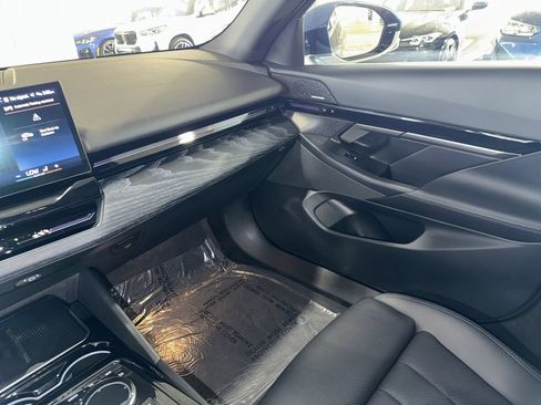 Used 2024 BMW 530i xDrive w/ Convenience Package AWD/4WD image 29