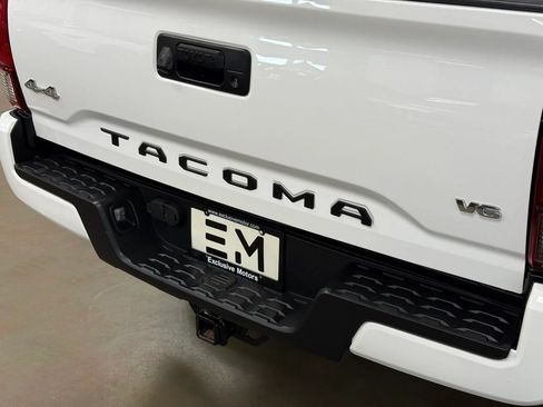 Used 2021 Toyota Tacoma SR AWD/4WD image 8
