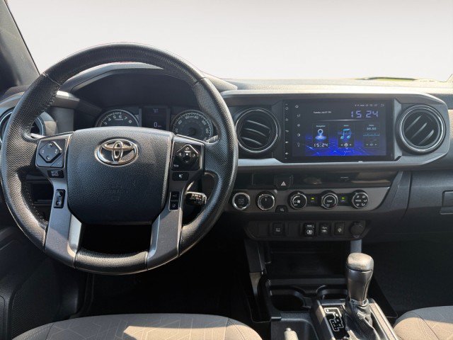 Used 2018 Toyota Tacoma TRD Off-Road AWD/4WD image 2