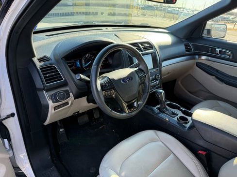 Used 2019 Ford Explorer XLT w/ Equipment Group 202A image 7