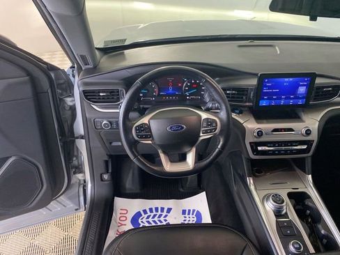 Used 2022 Ford Explorer XLT w/ Equipment Group 202A AWD/4WD image 34