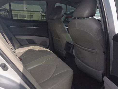 Used 2020 Toyota Camry SE w/ Carpet Mat Package image 11