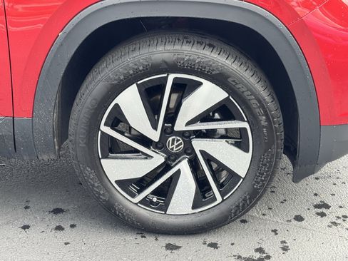 Used 2025 Volkswagen Atlas SE image 12