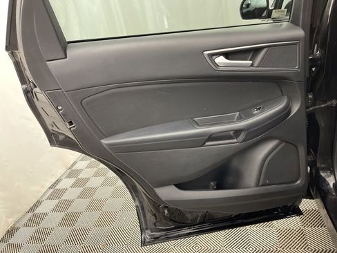Used 2018 Ford Edge SE image 25
