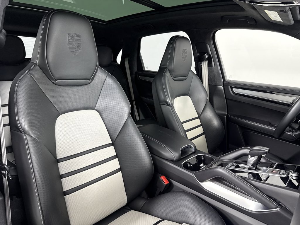 Certified 2023 Porsche Cayenne Turbo AWD/4WD image 23