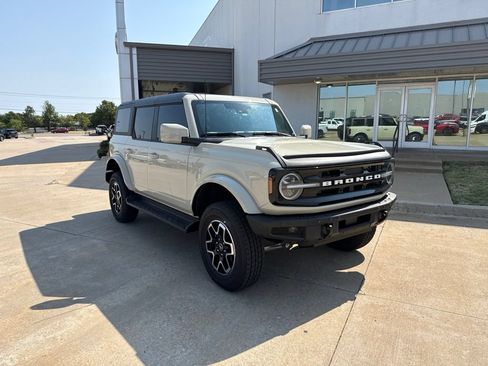 Used 2025 Ford Bronco Outer Banks AWD/4WD image 1