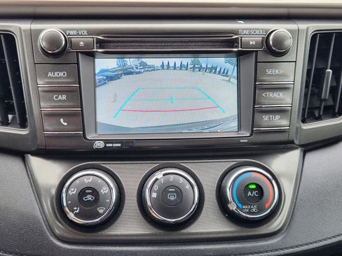 Used 2015 Toyota RAV4 LE AWD/4WD image 14