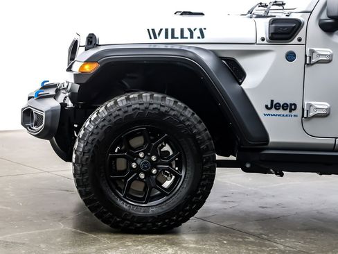 Used 2024 Jeep Wrangler Unlimited image 11