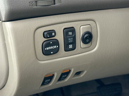 Used 2008 Toyota Sienna XLE image 16