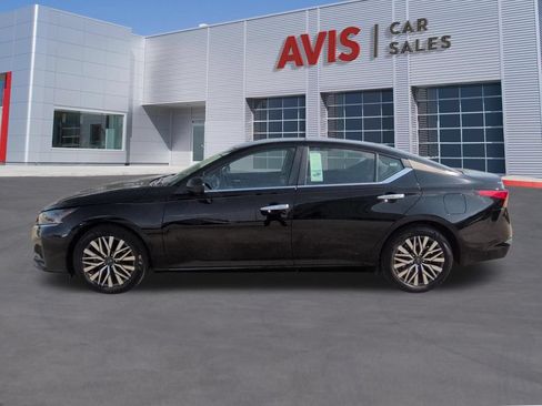 Used 2025 Nissan Altima 2.5 SV FWD image 10