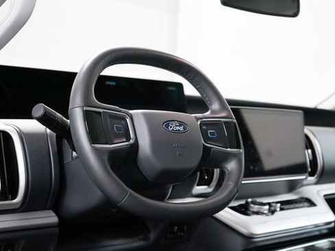 Certified 2025 Ford Expedition Active AWD/4WD image 13