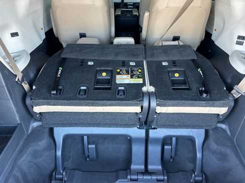 Certified 2021 Toyota Sienna Limited image 20