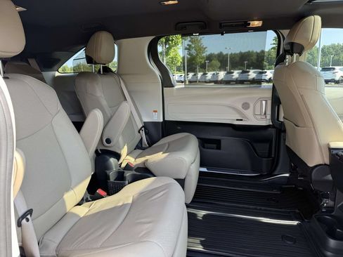 Used 2024 Toyota Sienna Limited AWD/4WD image 16