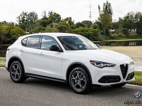 New 2025 Alfa Romeo Stelvio Sprint w/ Convenience Package image 1
