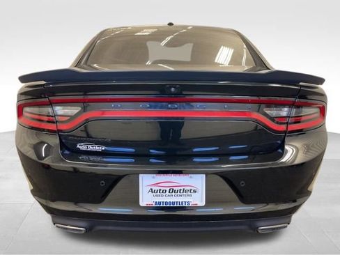 Used 2021 Dodge Charger SXT w/ Blacktop Package image 4
