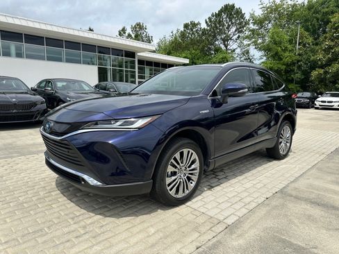 Used 2021 Toyota Venza XLE w/ Softex Package AWD/4WD image 3