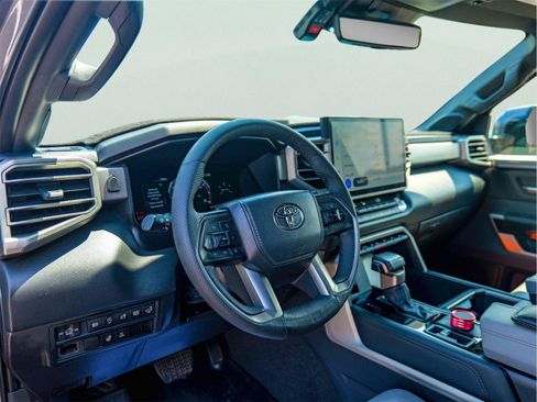 Used 2025 Toyota Tundra Limited AWD/4WD image 16