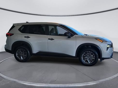 Used 2024 Nissan Rogue S AWD/4WD image 2
