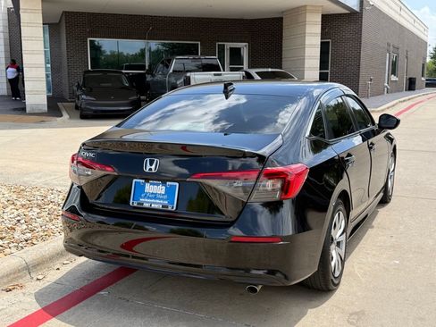 Used 2022 Honda Civic LX image 5