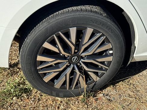 Used 2025 Nissan Altima 2.5 SV AWD/4WD image 4