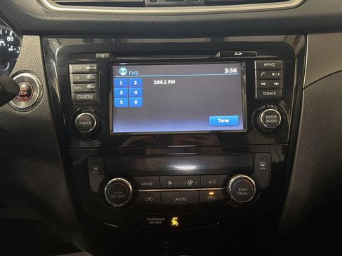 Used 2016 Nissan Rogue SV w/ SV Premium Package image 21