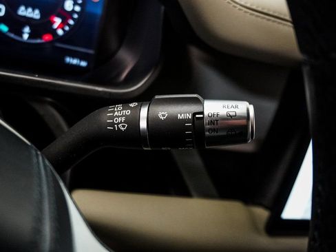 Used 2022 Land Rover Defender 90 X-Dynamic HSE image 15