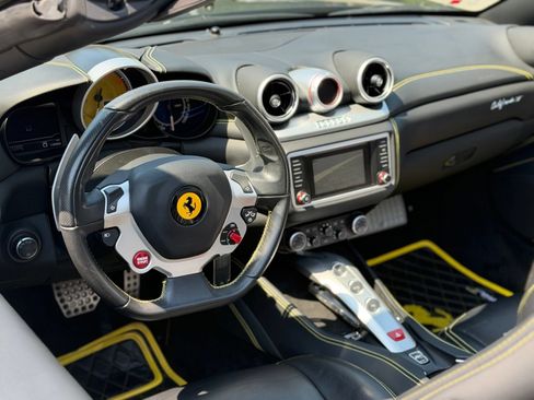 Used 2016 Ferrari California T RWD image 33