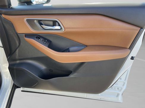 New 2026 Nissan Rogue Platinum image 18