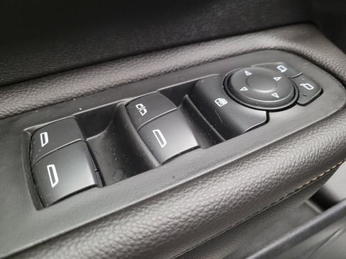 Used 2021 GMC Terrain SLE image 27