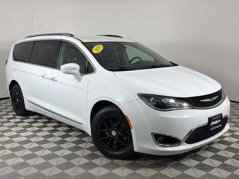 Used 2020 Chrysler Pacifica Touring-L image 2