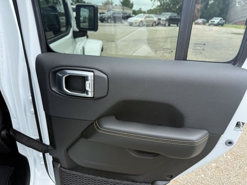 New 2026 Jeep Wrangler Unlimited Sahara AWD/4WD image 36